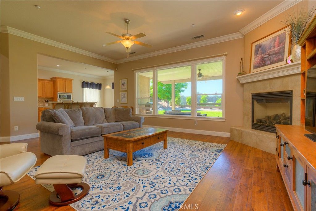 Image 6 of property listing at 1935 Tarmac, Redding, CA 96003