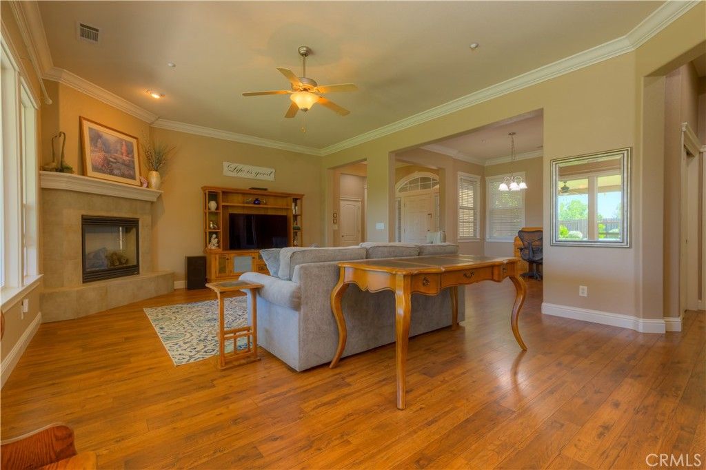 Image 8 of property listing at 1935 Tarmac, Redding, CA 96003