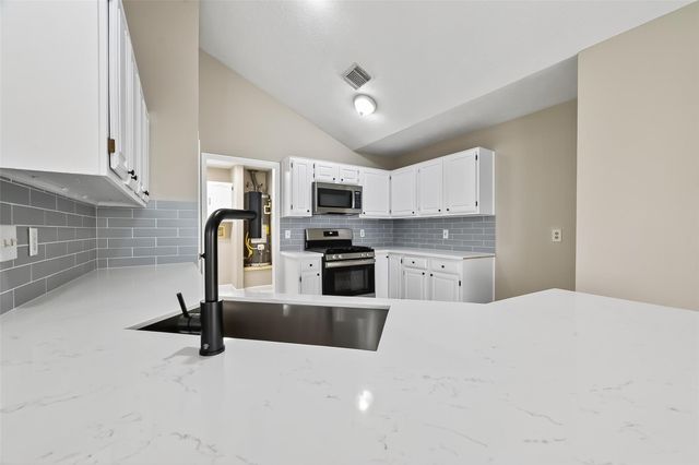 2238 Sentinal Oaks Street, Sugar Land, TX 77478