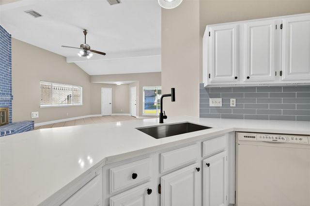 2238 Sentinal Oaks Street, Sugar Land, TX 77478