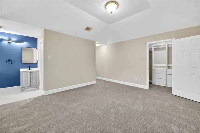 2238 Sentinal Oaks Street, Sugar Land, TX 77478