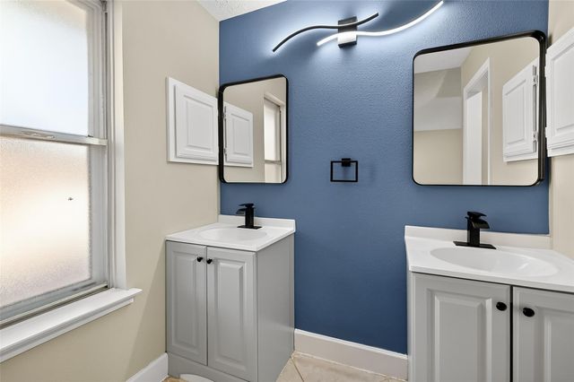 2238 Sentinal Oaks Street, Sugar Land, TX 77478