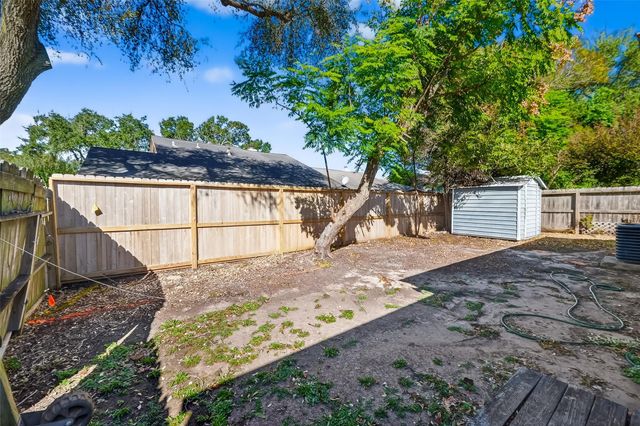 2238 Sentinal Oaks Street, Sugar Land, TX 77478