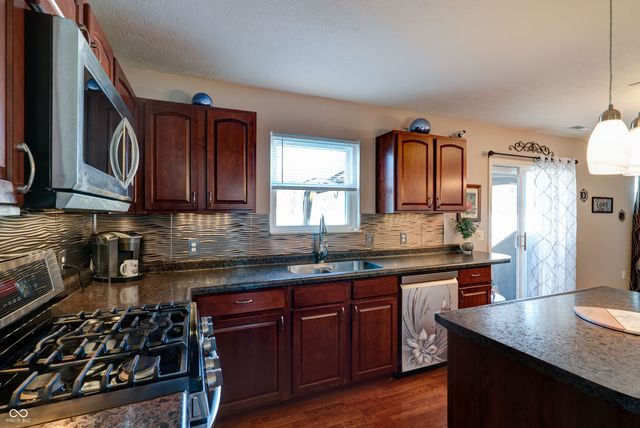 7066 Halifax Court, Avon, IN 46123