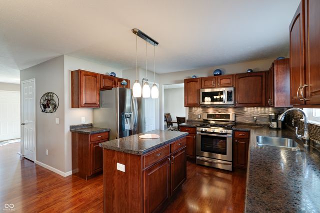 7066 Halifax Court, Avon, IN 46123