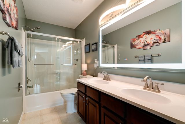 7066 Halifax Court, Avon, IN 46123