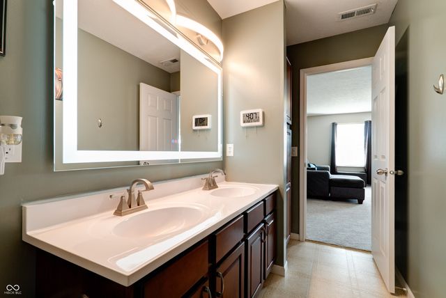 7066 Halifax Court, Avon, IN 46123