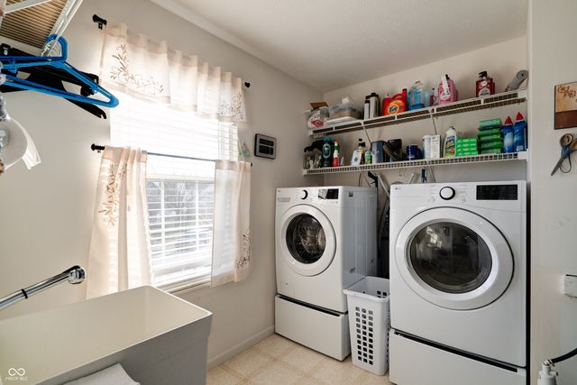 7066 Halifax Court, Avon, IN 46123