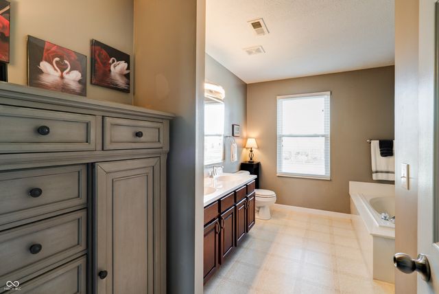 7066 Halifax Court, Avon, IN 46123