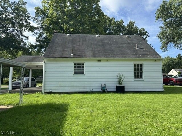 2224 Coral Sea, Youngstown, OH 44511