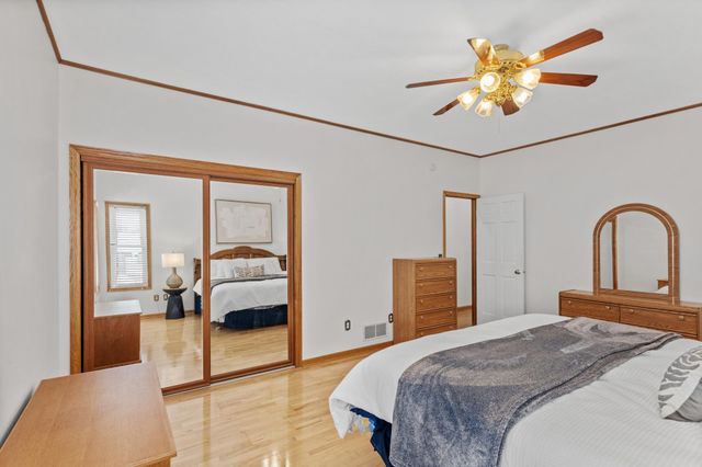 1113 Emerson Court, Burnsville, MN 55337