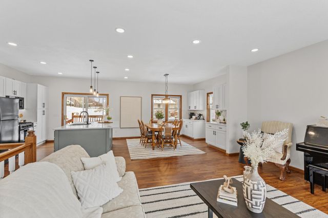 1113 Emerson Court, Burnsville, MN 55337