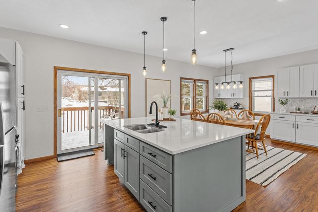 1113 Emerson Court, Burnsville, MN 55337