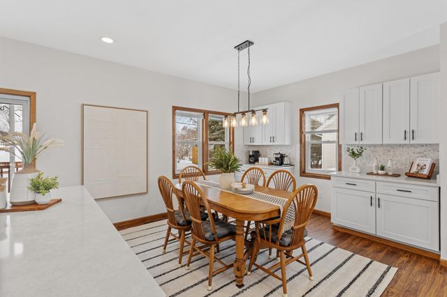 1113 Emerson Court, Burnsville, MN 55337