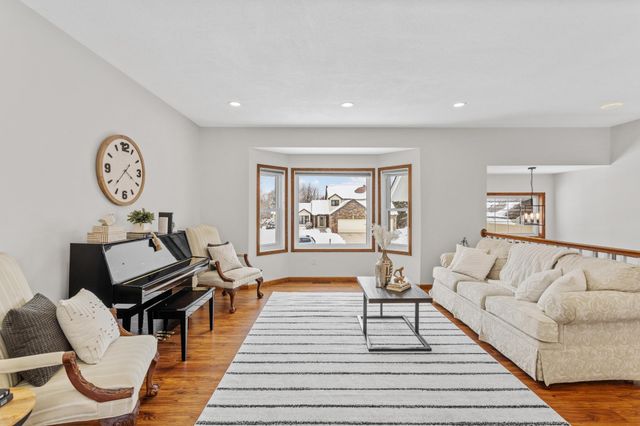 1113 Emerson Court, Burnsville, MN 55337