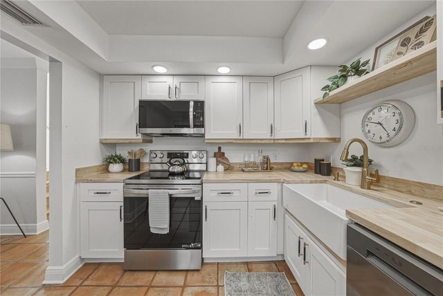 4306 HARBOR HOUSE DRIVE, Tampa, FL 33615