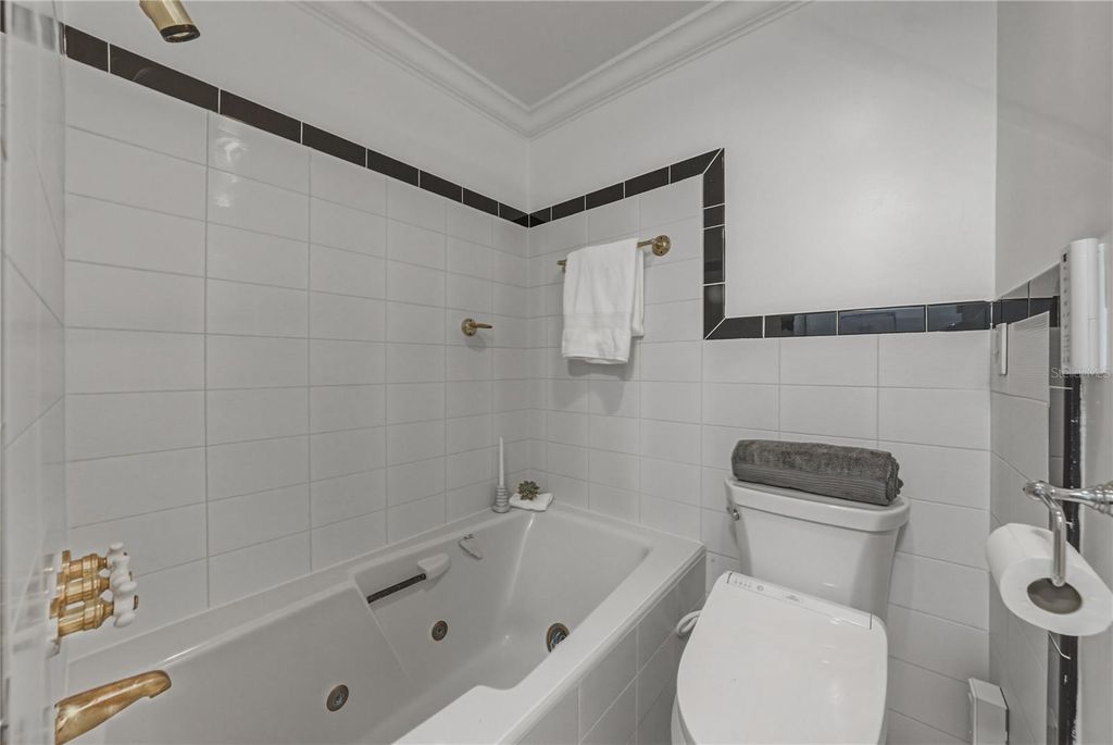 Image 48 of property listing at 4306 HARBOR HOUSE DRIVE, Tampa, FL 33615