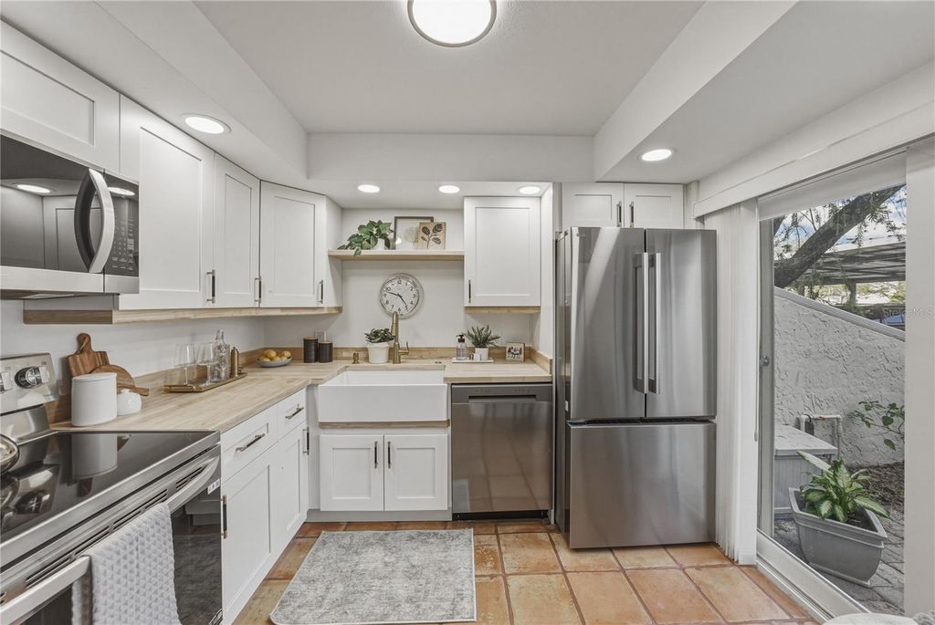 Image 8 of property listing at 4306 HARBOR HOUSE DRIVE, Tampa, FL 33615