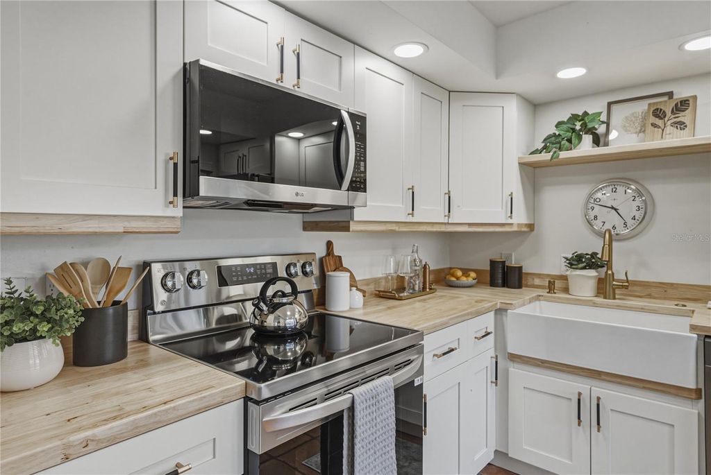 Image 10 of property listing at 4306 HARBOR HOUSE DRIVE, Tampa, FL 33615