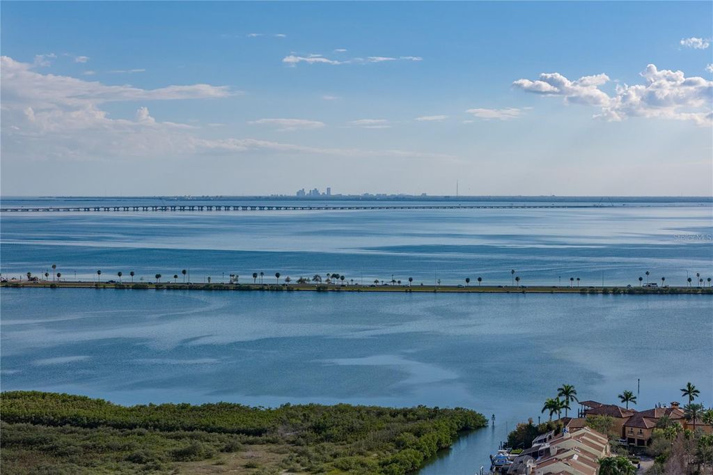 Image 100 of property listing at 4306 HARBOR HOUSE DRIVE, Tampa, FL 33615