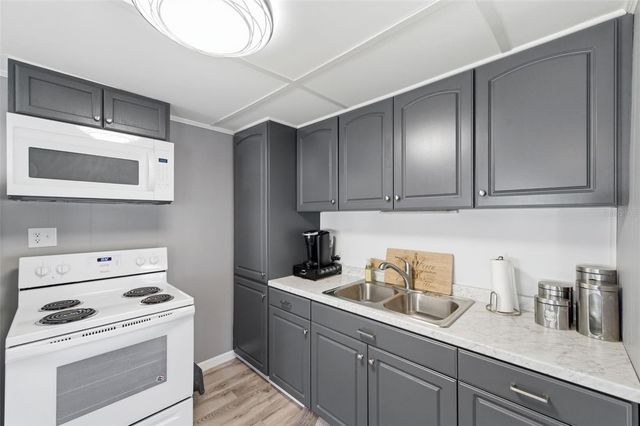 7803 46TH AVENUE N 90, St Petersburg, FL 33709