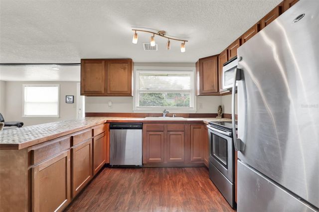 30137 ORANGE AVENUE, Sorrento, FL 32776
