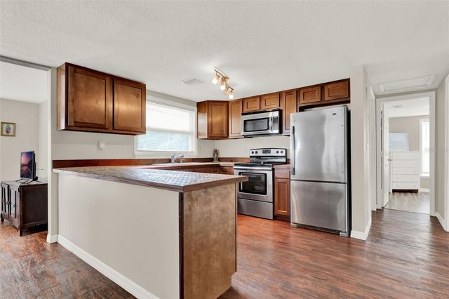 30137 ORANGE AVENUE, Sorrento, FL 32776