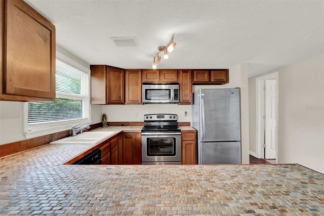 30137 ORANGE AVENUE, Sorrento, FL 32776