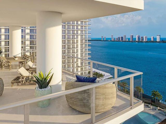 220 Lake Shore Drive 802, Lake Park, FL 33403