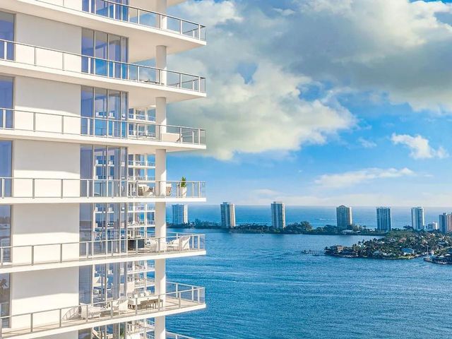 220 Lake Shore Drive 802, Lake Park, FL 33403