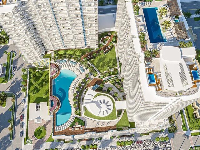 220 Lake Shore Drive 802, Lake Park, FL 33403