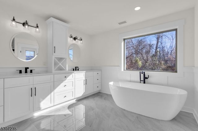 8 Church Street, Stockton Boro, NJ 08559