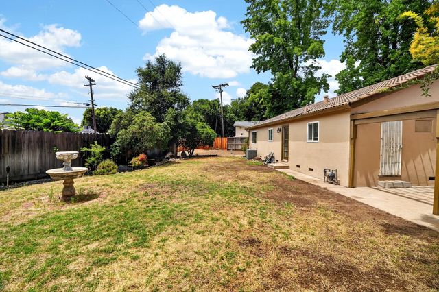 1126 Lakehome Dr, Lodi, CA 95242