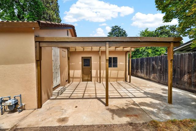 1126 Lakehome Dr, Lodi, CA 95242