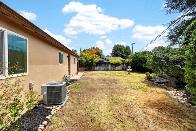 1126 Lakehome Dr, Lodi, CA 95242