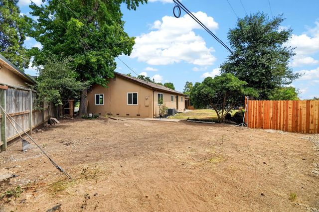 1126 Lakehome Dr, Lodi, CA 95242