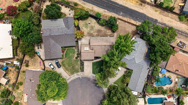 1126 Lakehome Dr, Lodi, CA 95242