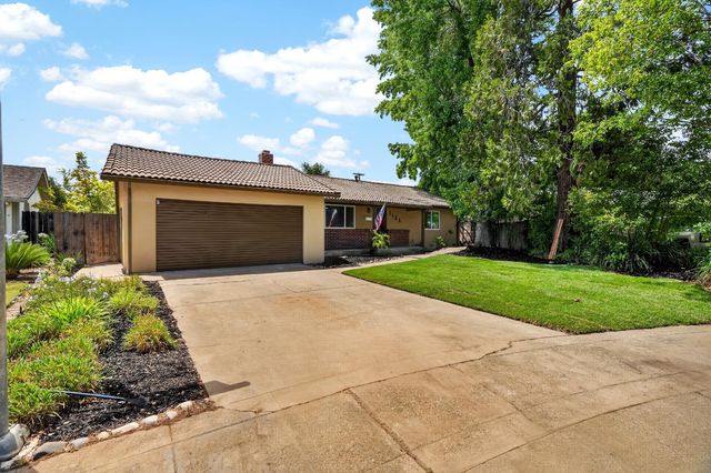 1126 Lakehome Dr, Lodi, CA 95242