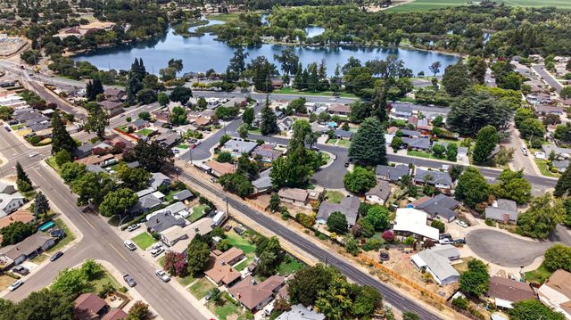 1126 Lakehome Dr, Lodi, CA 95242