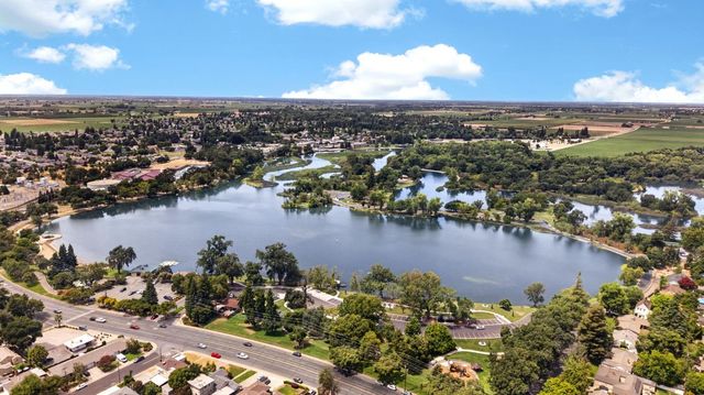 1126 Lakehome Dr, Lodi, CA 95242