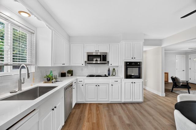1126 Lakehome Dr, Lodi, CA 95242