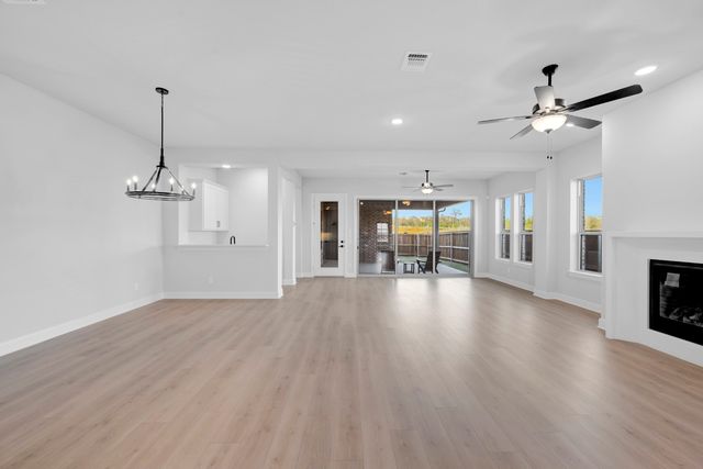 2085 Pine Grove Lane, Arlington, TX 76005