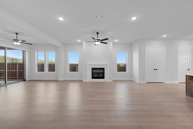 2085 Pine Grove Lane, Arlington, TX 76005