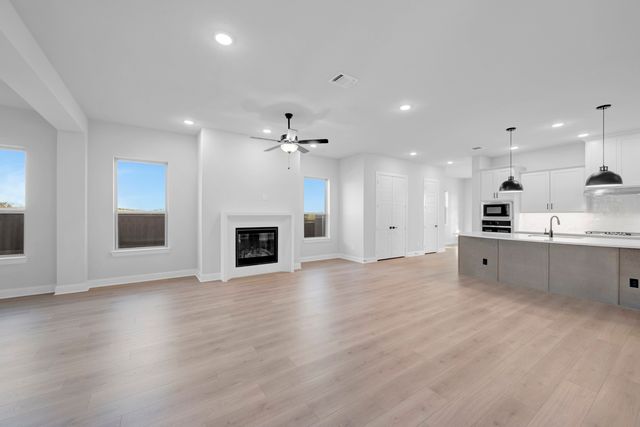 2085 Pine Grove Lane, Arlington, TX 76005