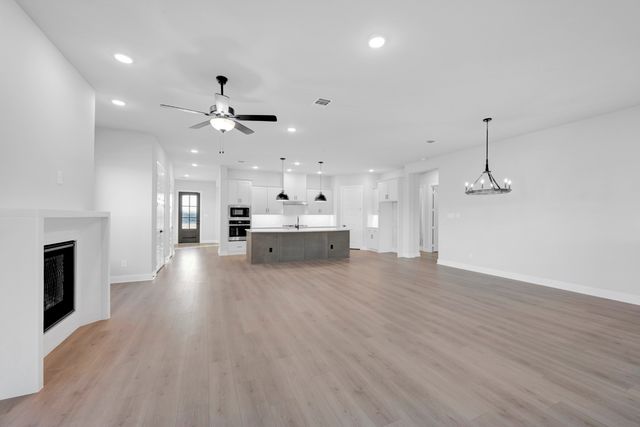 2085 Pine Grove Lane, Arlington, TX 76005