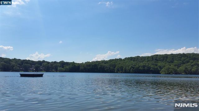 10 Cedar Trail, Kinnelon Borough, NJ 07405
