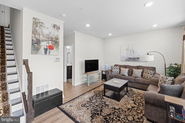 4833 VISTA GLEN LN, Lanham, MD 20706