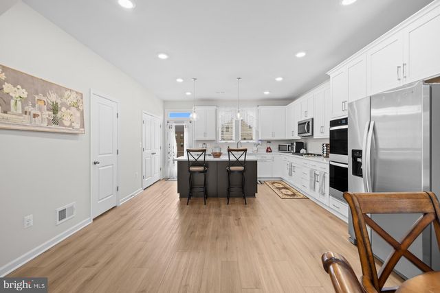 4833 VISTA GLEN LN, Lanham, MD 20706