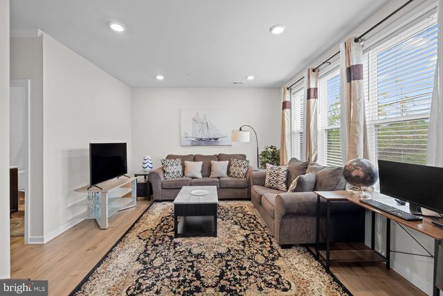 4833 VISTA GLEN LN, Lanham, MD 20706