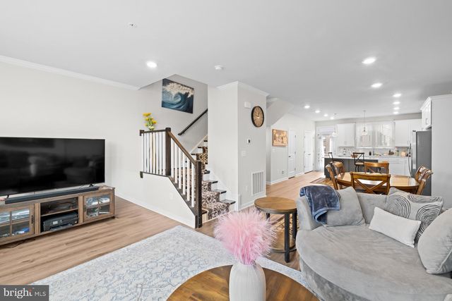 4833 VISTA GLEN LN, Lanham, MD 20706